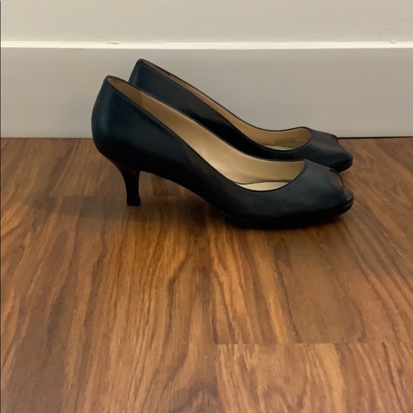 Cole haan low heel - Picture 2 of 4